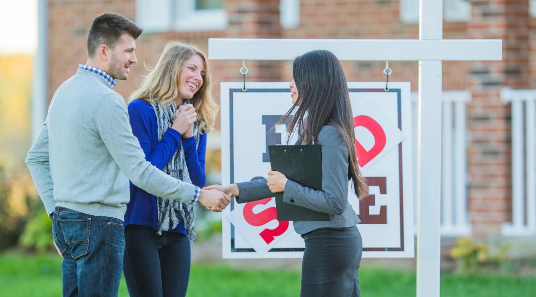 Homebuyers purchasing their first home